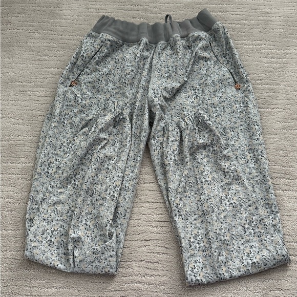 RARE Lululemon Bring Back The Track Pant in Fleur Silver Spoon Ambient Size 8 - Picture 4 of 7